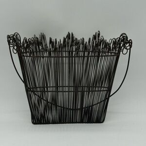 Southern Living Metal twirly Wire Iron Wall Pocket garden fence Basket w/handle